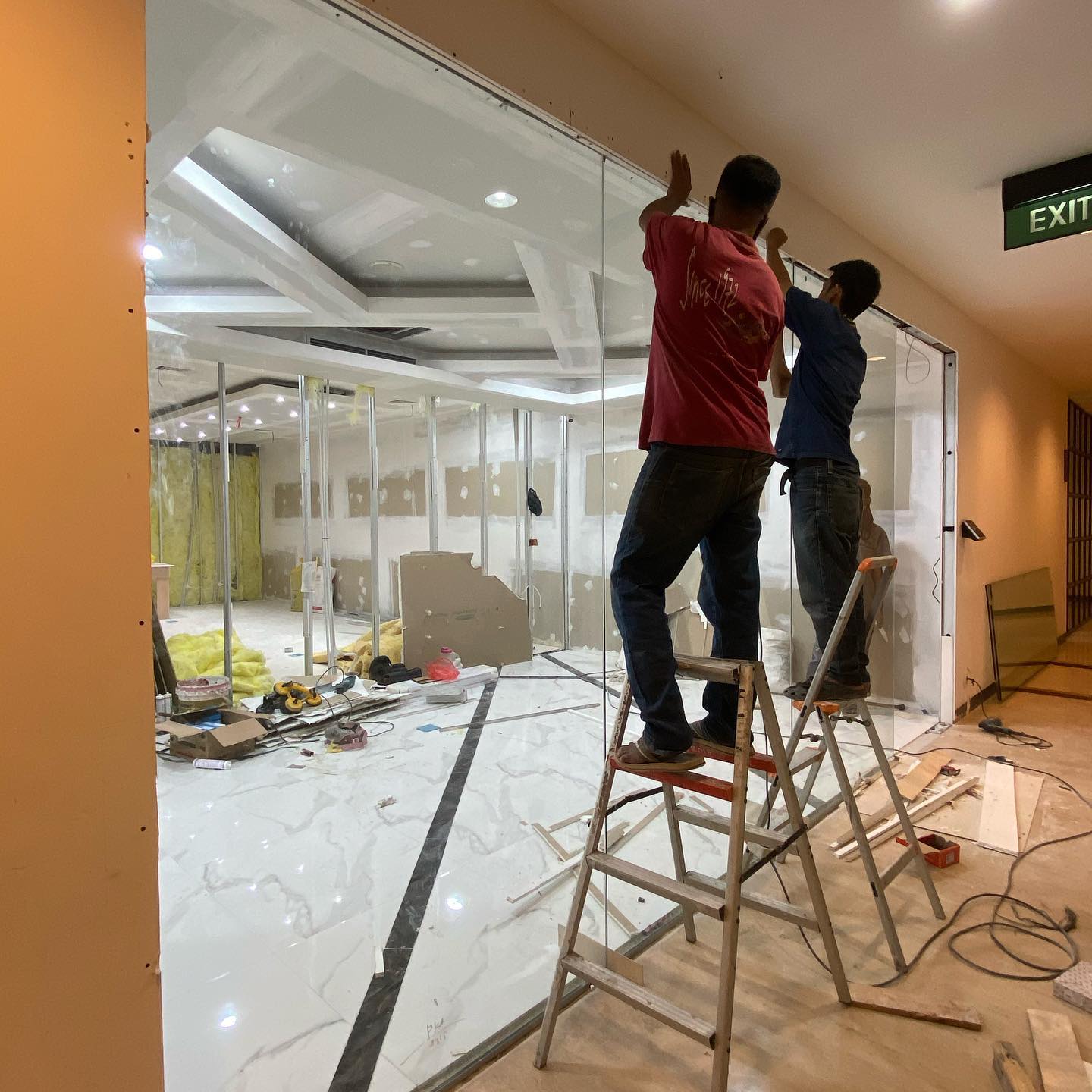 Glass tempered partition